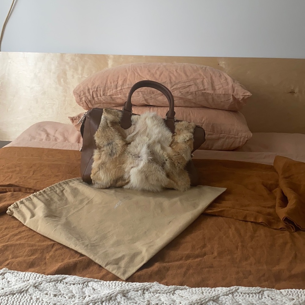 Beautiful collection bag, worn once. Fur is simply not my vibe.